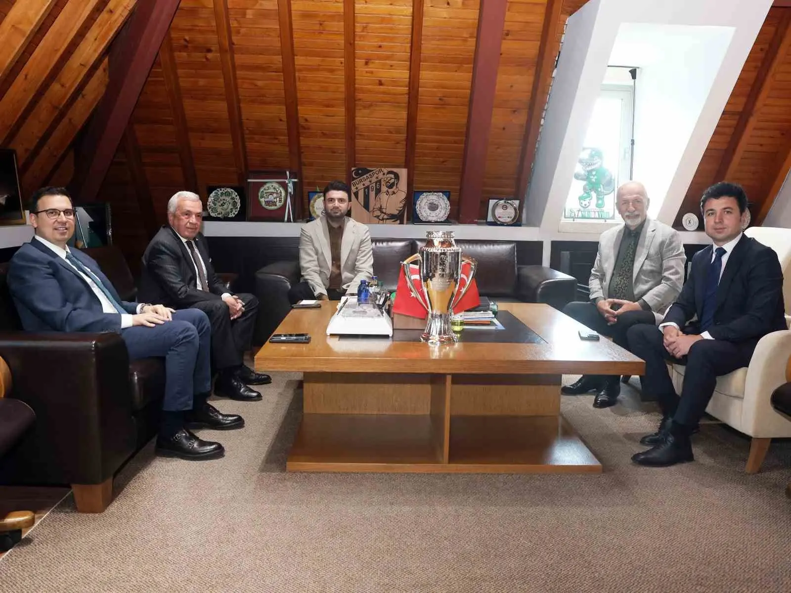 Nilüfer Belediye Başkanı Şadi Özdemir, TFF 1. Lig’e yükselme başarısı