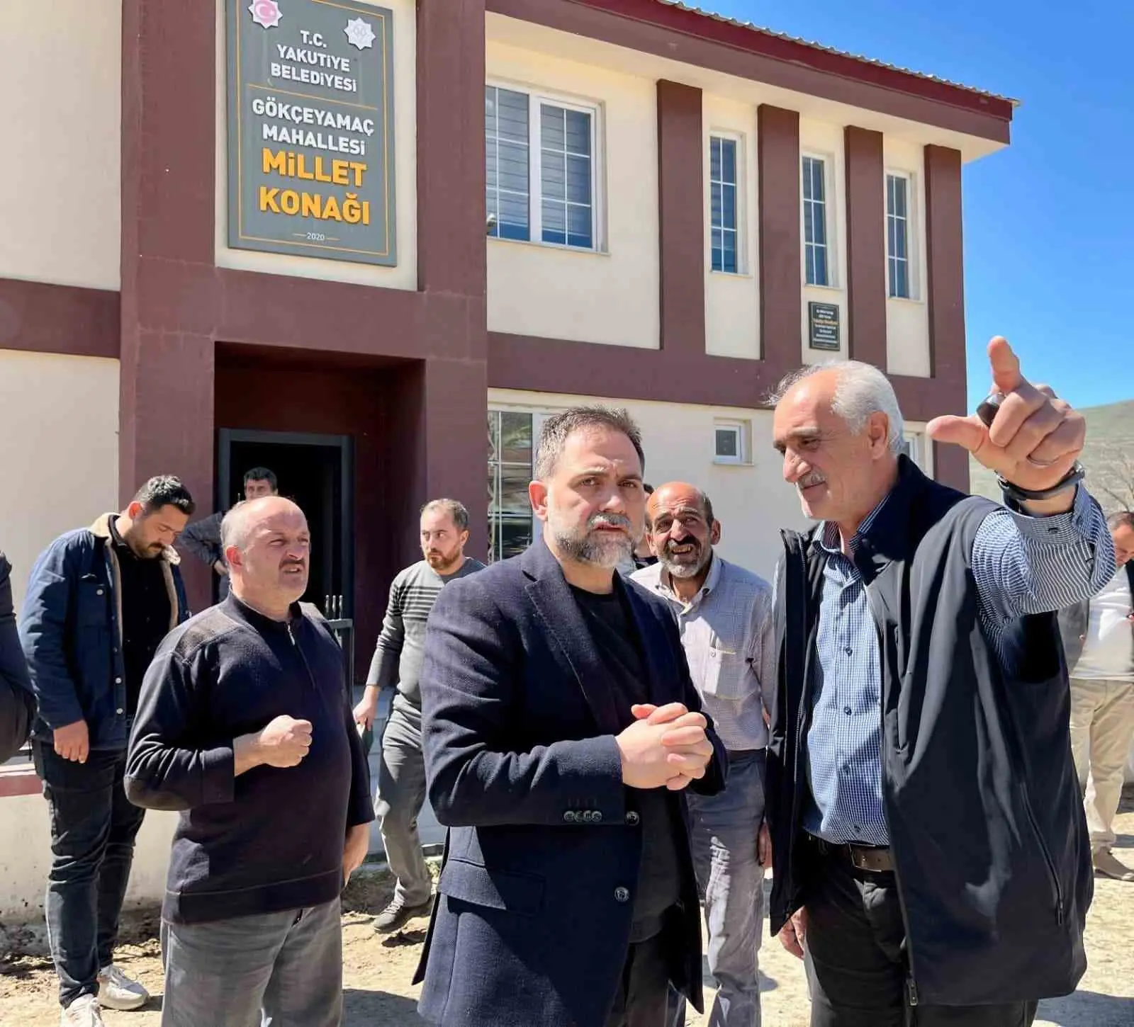 Yakutiye Belediye Başkanı Dr. Mahmut Uçar, belediye ekiplerinin yürüttüğü çalışmaları