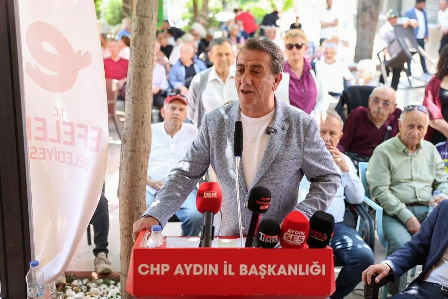Efeler Belediye Başkanı Anıl Yetişkin, Menderes Park’ta düzenlenen geleneksel bayramlaşma