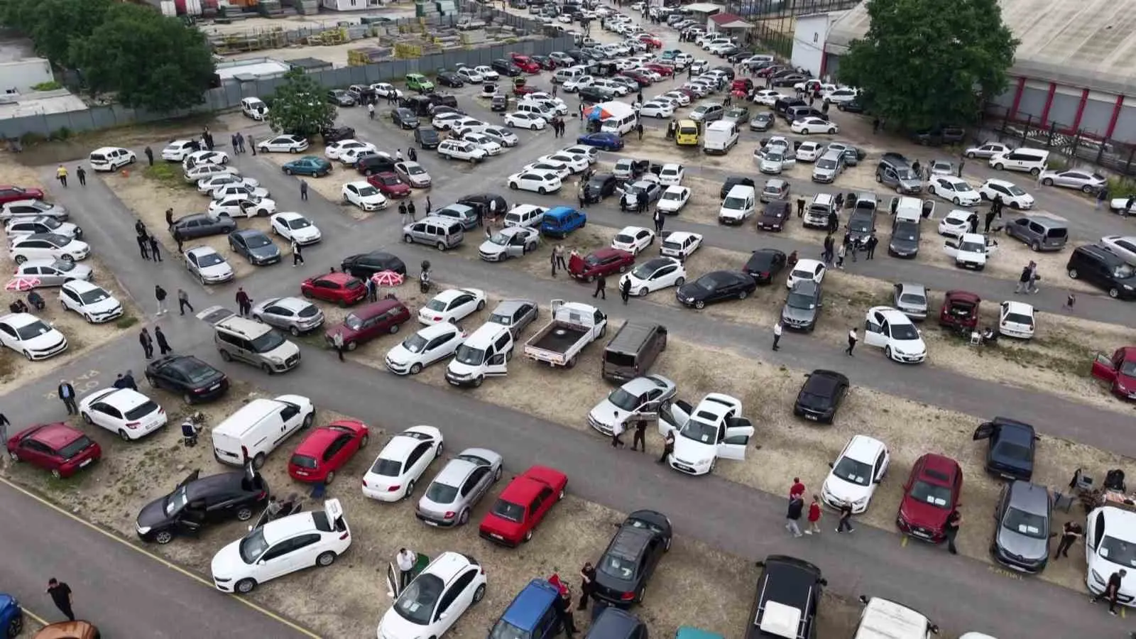 Bursa’da ikinci el otomobil pazarında Kurban Bayramı hareketliliği başladı. Bayrama