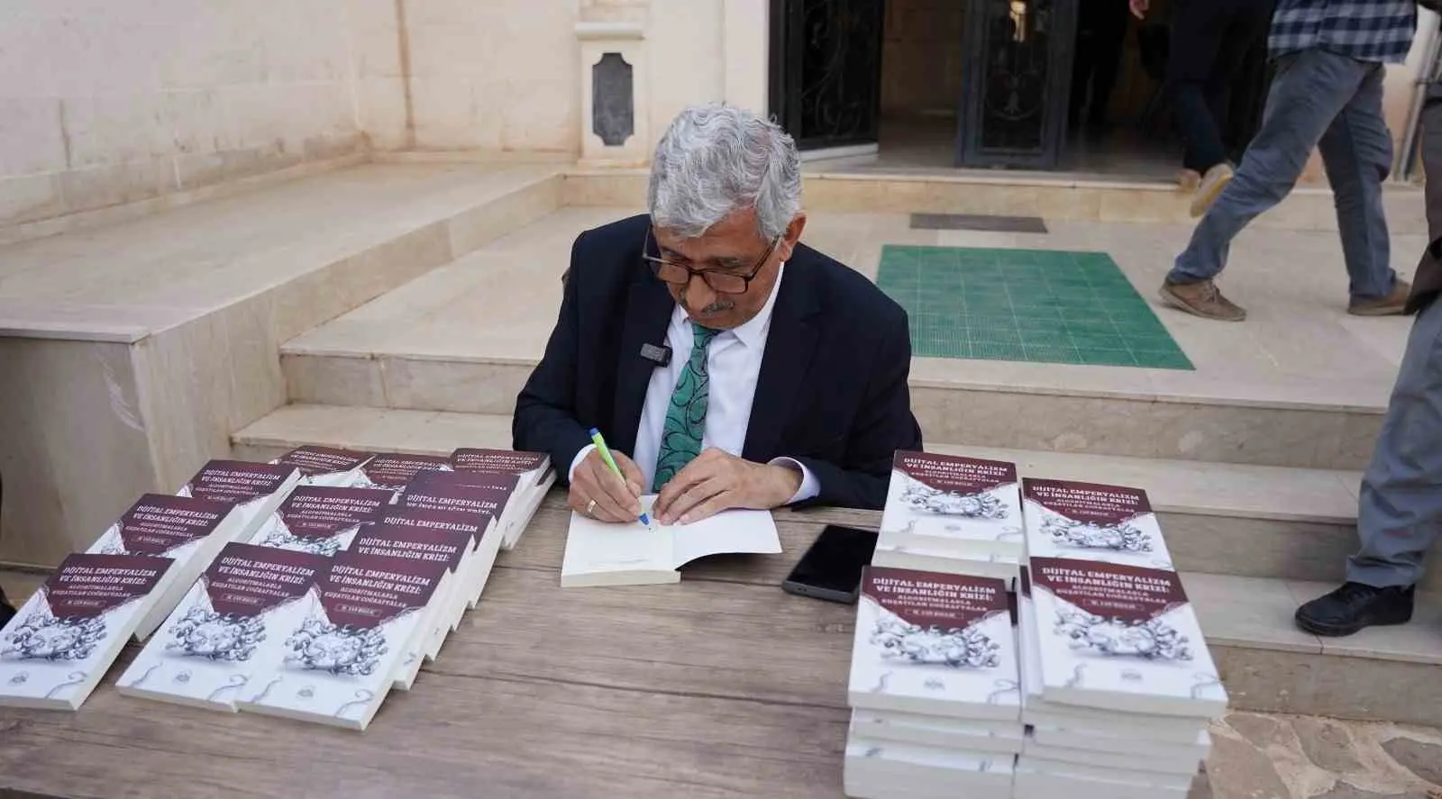 Adıyaman Kahta Belediye Başkanı Mehmet Can Hallaç, dijital dünyanın görünmeyen