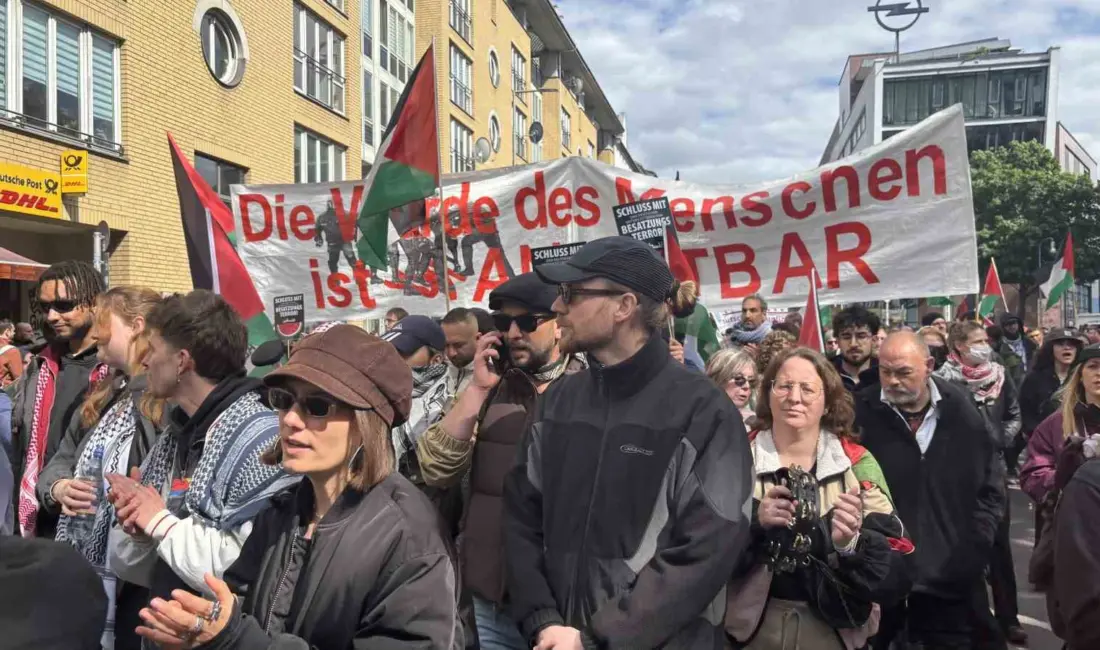 Almanya’nın başkenti Berlin’de yüzbinlerce Filistinlinin İsrail tarafından zorla yerlerinden edilmesinin