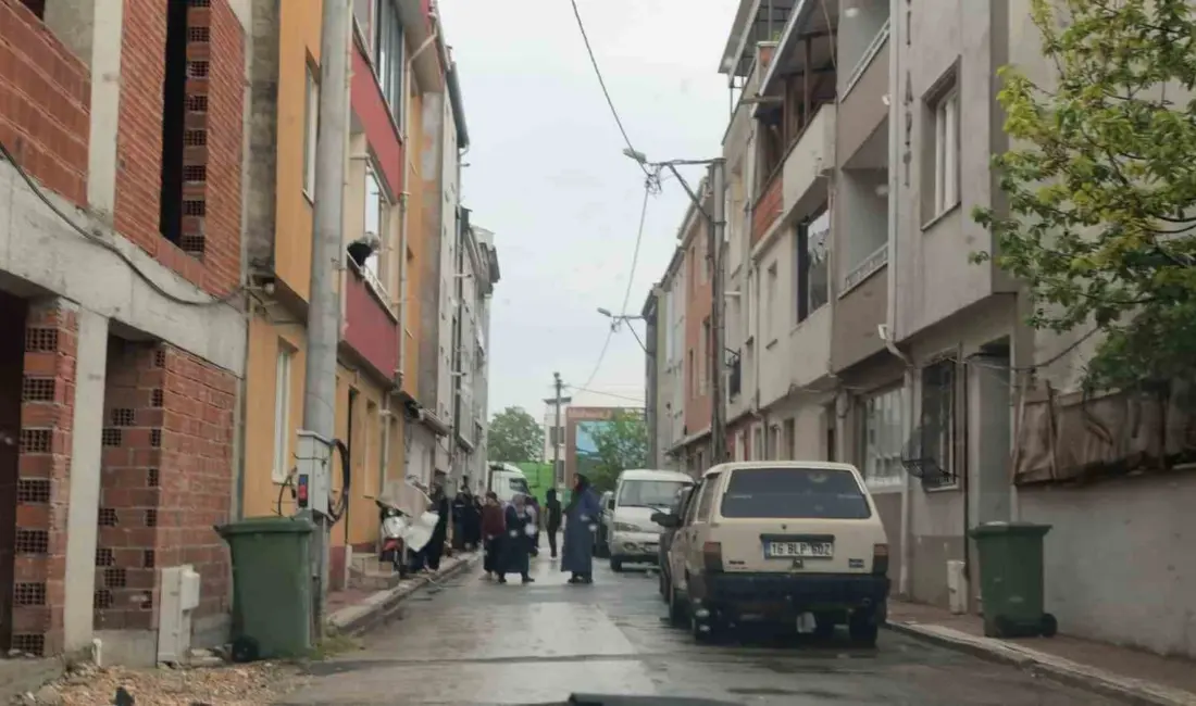Bursa’nın İnegöl ilçesinde ikinci kattaki evlerinin balkonundan düşen kadın ağır