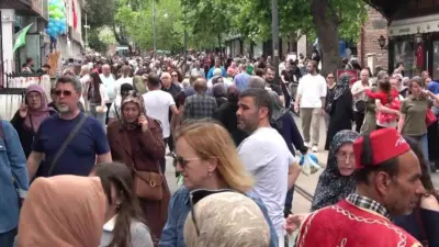 Kurban Bayramı öncesi Bursa çarşısında alışveriş yoğunluğu artarken, kasap ve
