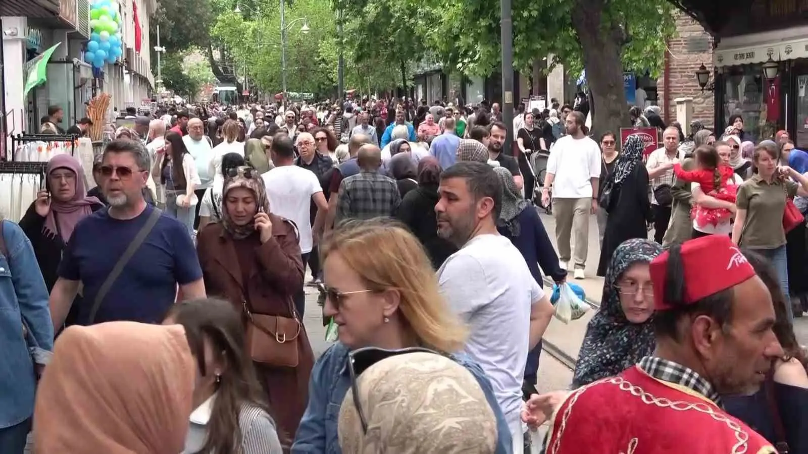 Kurban Bayramı öncesi Bursa çarşısında alışveriş yoğunluğu artarken, kasap ve