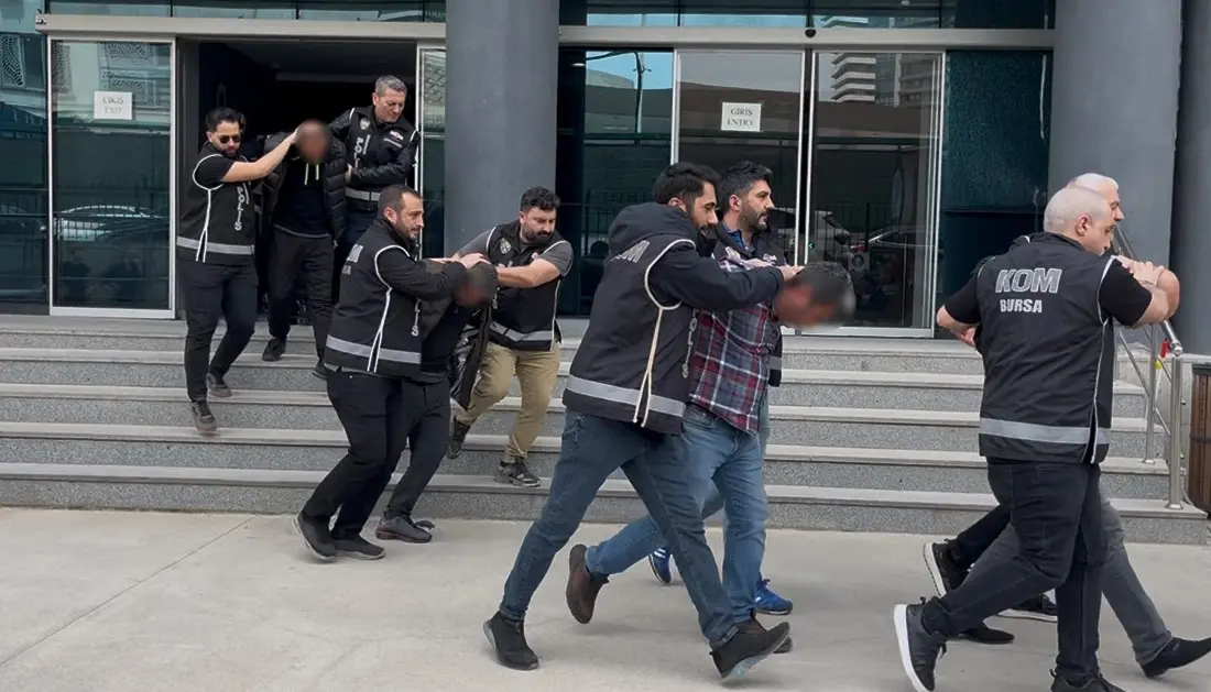 Bursa’da çiftçileri kumar masasında borç batağına sürükledikleri, yüksek faizle para