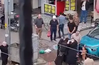 Bursa’da iki dilenci grubunun yer kavgası saniye saniye amatör kameraya