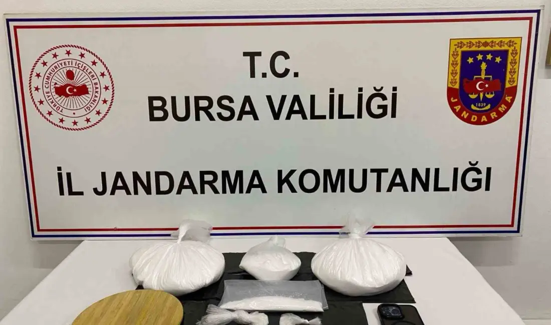 Bursa İl Jandarma Komutanlığı ekiplerince Yıldırım ilçesinde düzenlenen uyuşturucu operasyonunda