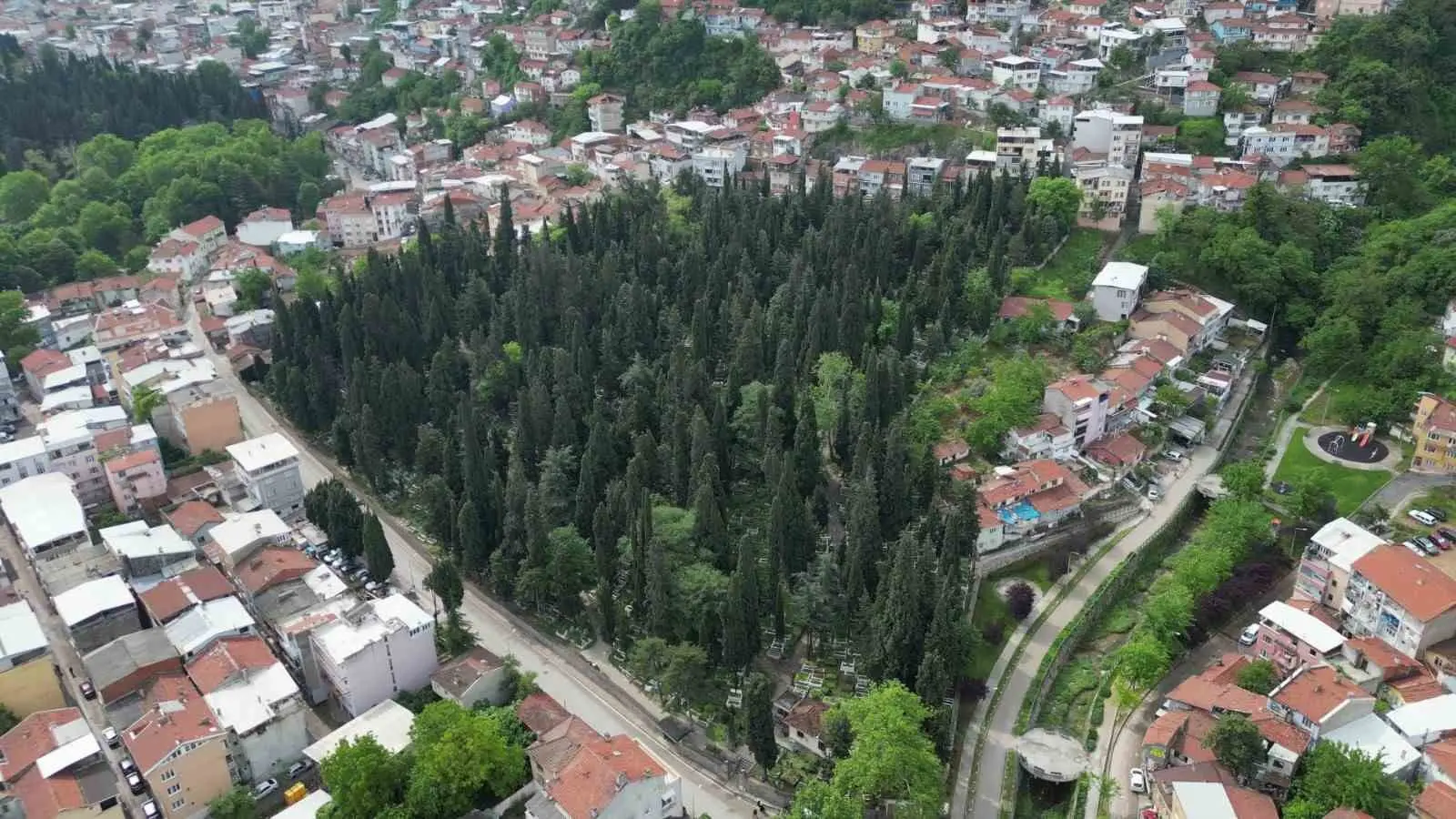 Bursa Büyükşehir Belediyesi, Kurban Bayramı öncesinde şehir genelindeki mezarlıklarda kapsamlı