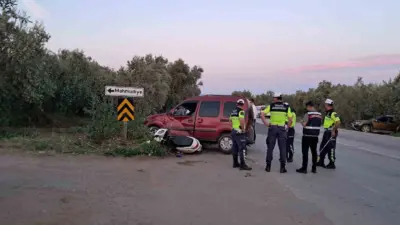 Bursa’nın İznik ilçesinde motosiklet ile hafif ticari aracın çarpıştığı kazada