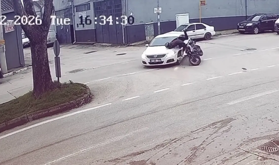 Bursa’da otomobil ile motosikletin çarpıştığı kazada motosiklet sürücüsü yaralanırken kaza