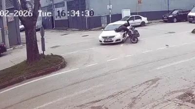 Bursa’da otomobil ile motosikletin çarpıştığı kazada motosiklet sürücüsü yaralanırken kaza