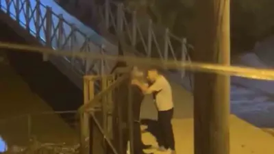 Bursa’da iki kişi arasında çıkan tartışma kısa sürede kavgaya dönüştü.