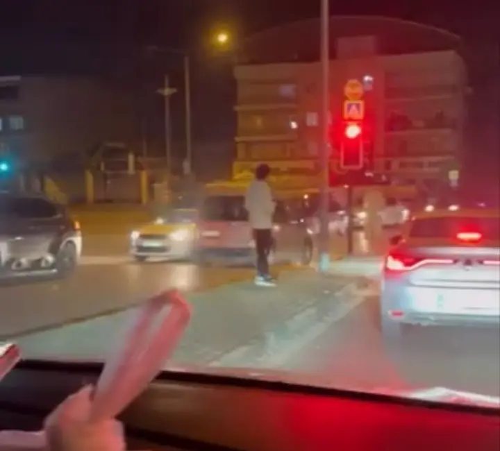 Bursa’nın Yıldırım ilçesinde ters şeride giren hafif ticari araç sürücüsü