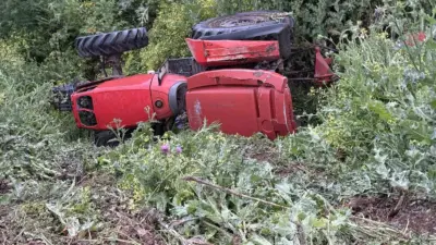 Bursa’da traktörün şarampole devrilmesi sonucu meydana gelen kazada sürücü hayatını