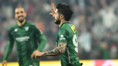 Bursaspor yönetimi, iç transfer çalışmaları kapsamında deneyimli savunma oyuncusu Barış