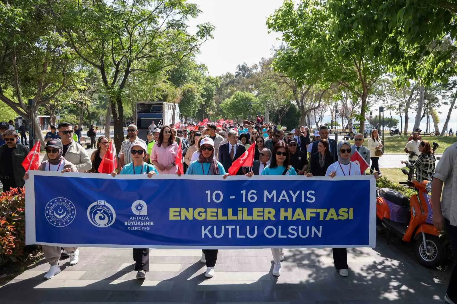 Antalya Büyükşehir Belediyesi, engelli bireylerin rahat, bağımsız ve güvenli ulaşabilmesi