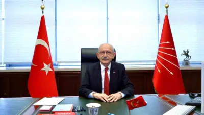 CHP Genel Başkanı Kemal Kılıçdaroğlu, genel başkanlık makamında çalışmalara başladı.