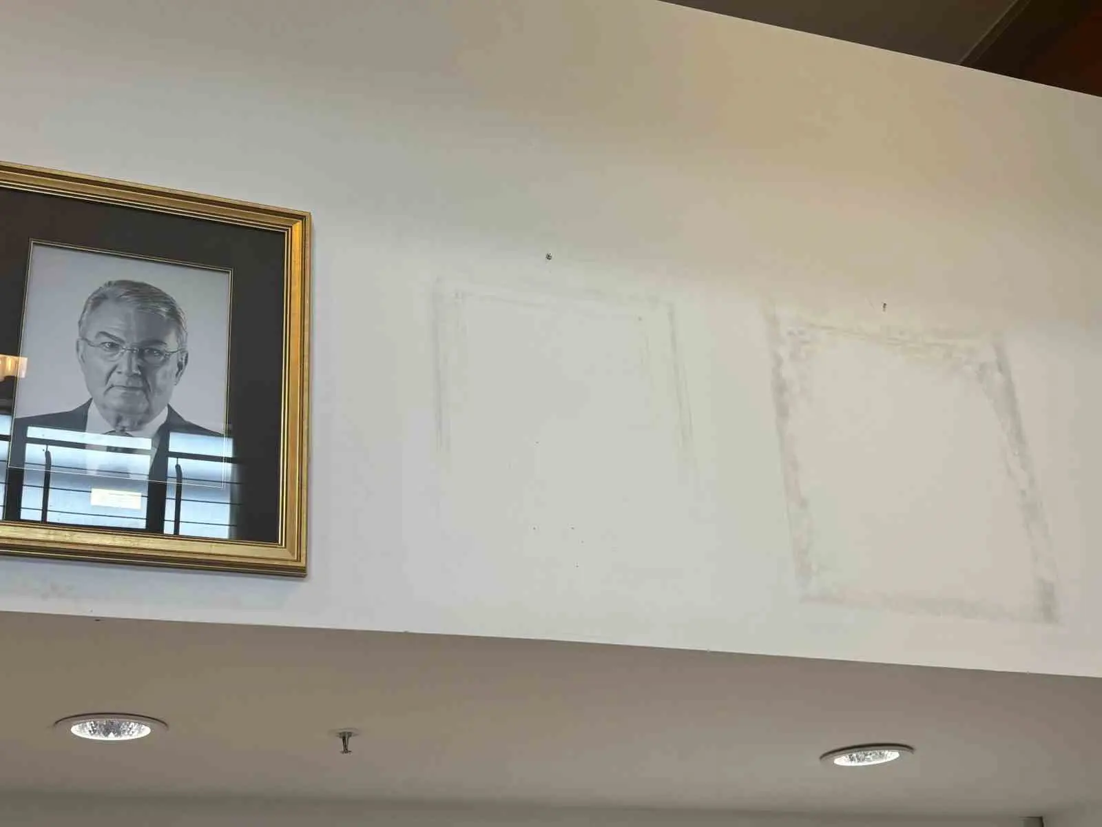 Cumhuriyet Halk Partisi (CHP) Genel Merkezi’nde Kemal Kılıçdaroğlu’nun binanın tahliye