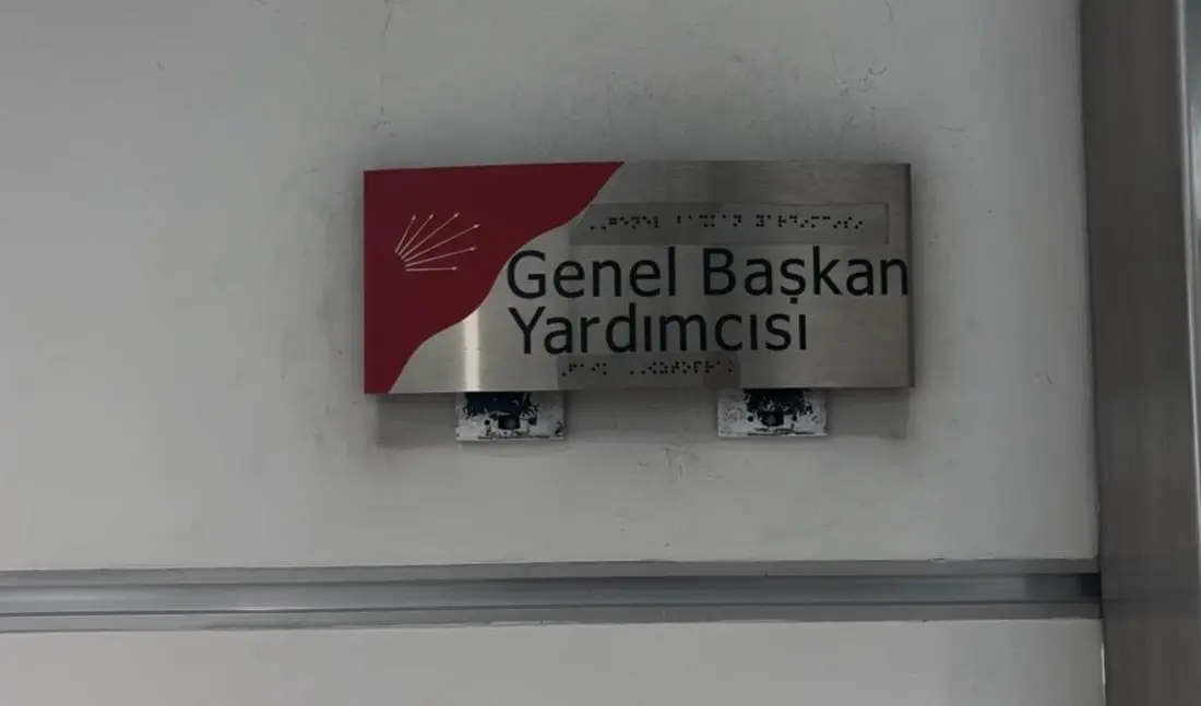 Cumhuriyet Halk Partisi’nde dün yaşanan tahliye sonrasında binada oluşan arbedenin