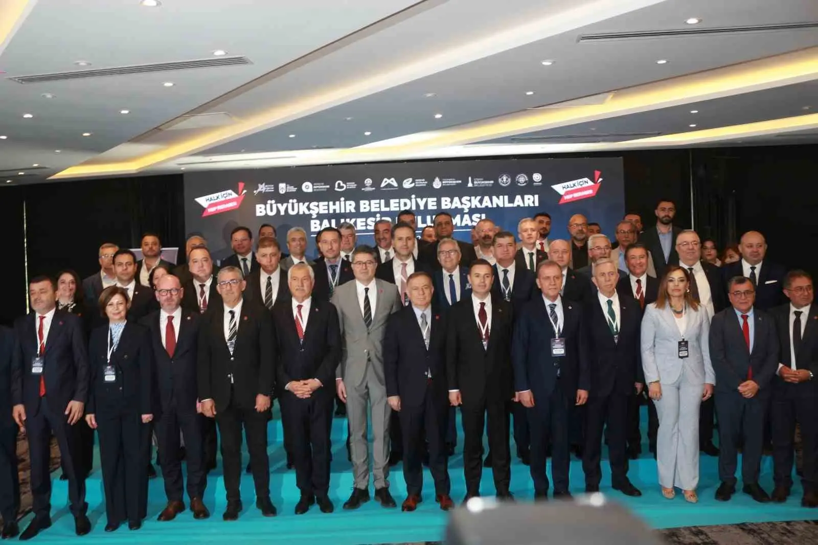 Cumhuriyet Halk Partisi (CHP) Büyükşehir Belediye Başkanları Balıkesir’de bir araya