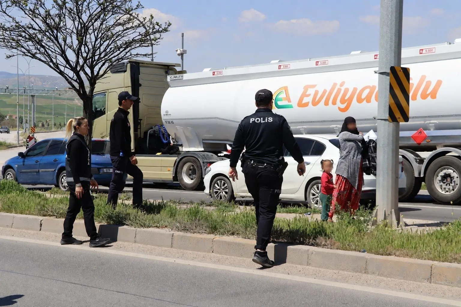 Toplumun yardımseverlik, acıma duygularını daha kolay ve çok etkilediğinden çocukları