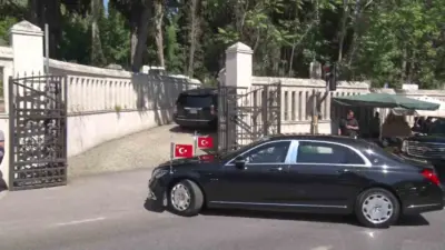 Cumhurbaşkanı Recep Tayyip Erdoğan, anne ve babasının kabirlerini ziyarette bulundu.