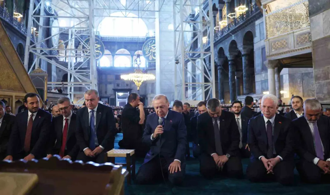 Cumhurbaşkanı Recep Tayyip Erdoğan, cuma namazını Ayasofya Camii’nde kıldı. Namaz