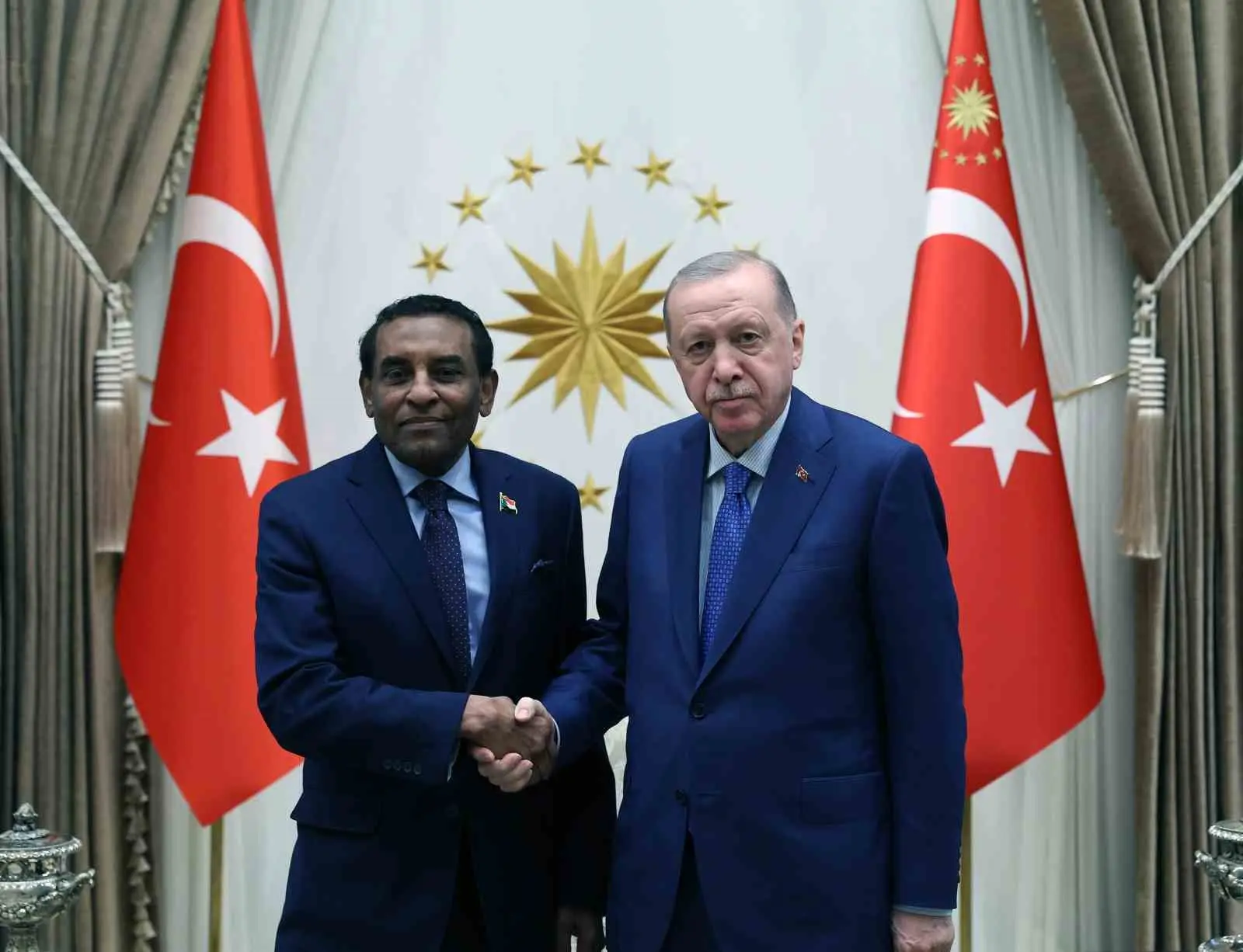 Cumhurbaşkanı Recep Tayyip Erdoğan, Sudan Başbakanı Kamil İdris’i kabul etti.