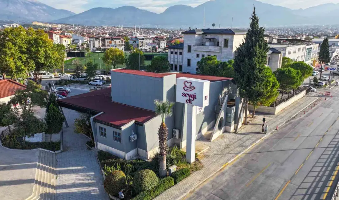 Denizli Büyükşehir Belediyesi Sevgi Eli, hayırseverler ile ihtiyaç sahipleri arasında