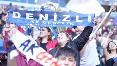 AK Parti Gençlik Kolları tarafından Kocaeli’nde düzenlenen ‘Bir Gençlik Şöleni’ne