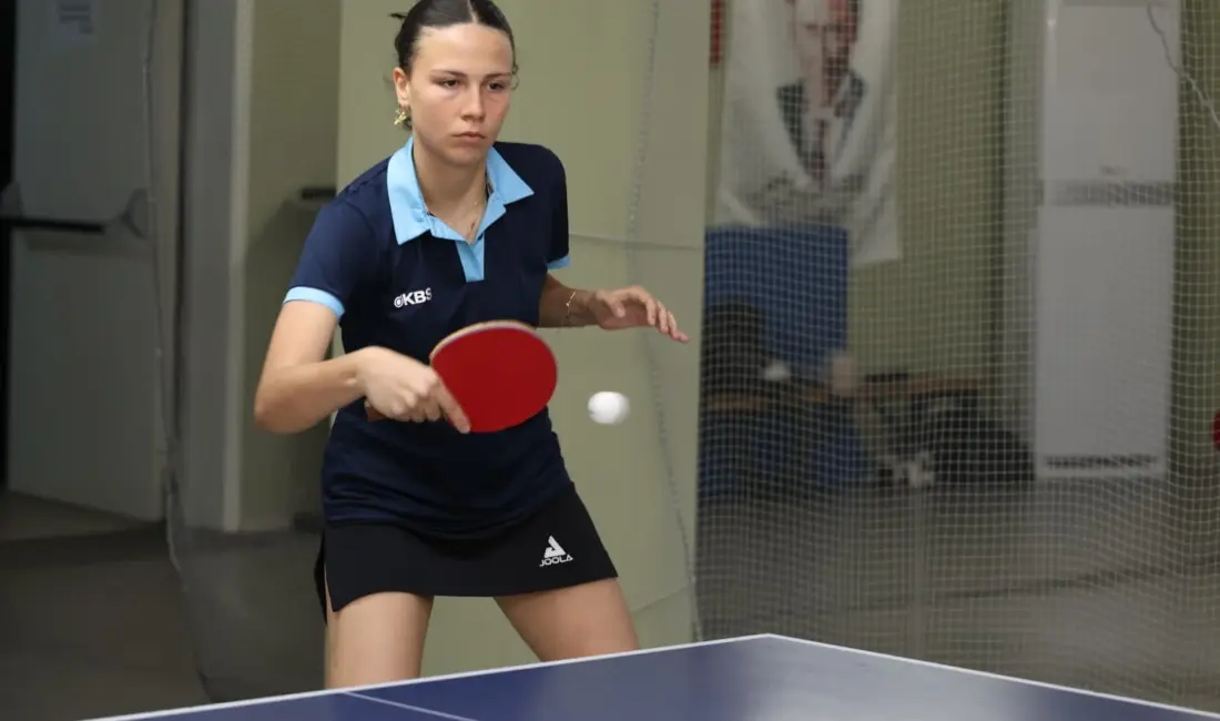Osmangazi Belediyesi’nin düzenlediği Masa Tenisi Turnuvası, genç sporcuların çekişmeli mücadelelerine
