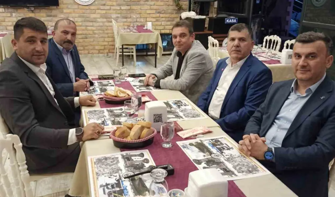 Devrek’te ki siyasi parti temsilcileri düzenlenen toplantıda bir araya geldiler.