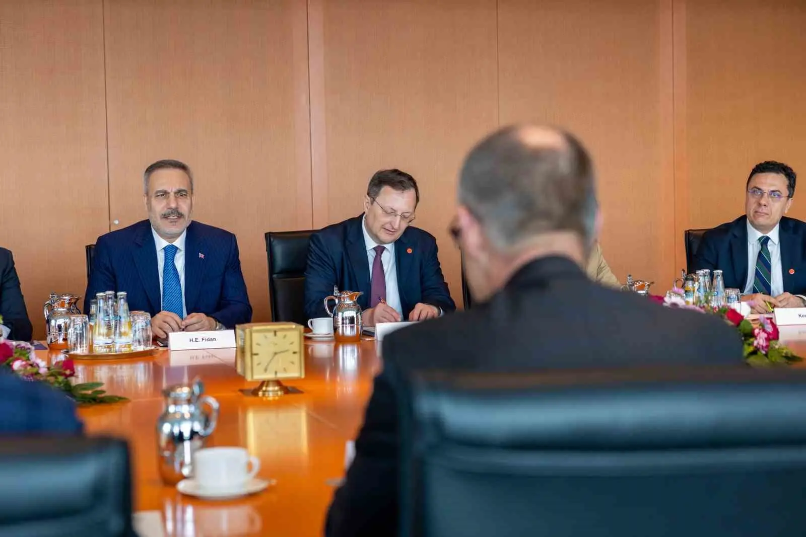Dışişleri Bakanı Hakan Fidan, Almanya Başbakanı Friedrich Merz ile bir