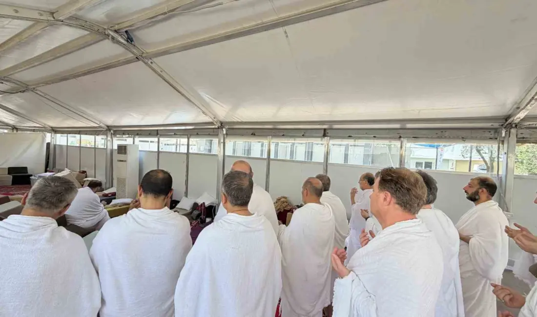 Diyanet İşleri Başkanı Prof. Dr. Safi Arpaguş, Arafat’ta Türk hacı