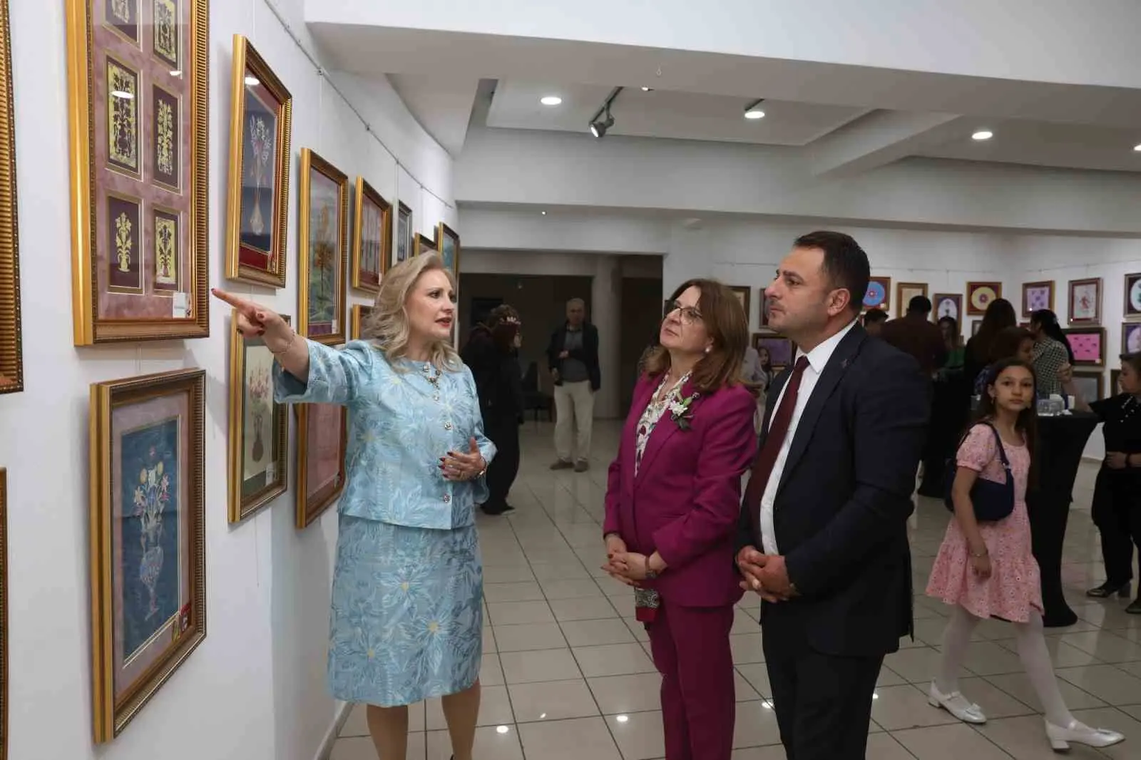Nilüfer Sanat Atölyeleri’nin üretimlerinden oluşan Kaat-ı ve Ebru Sergisi açıldı.