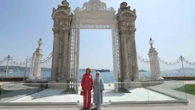 Cumhurbaşkanı Recep Tayyip Erdoğan’ın eşi Emine Erdoğan, Belçika Kraliçesi Mathilde’yi