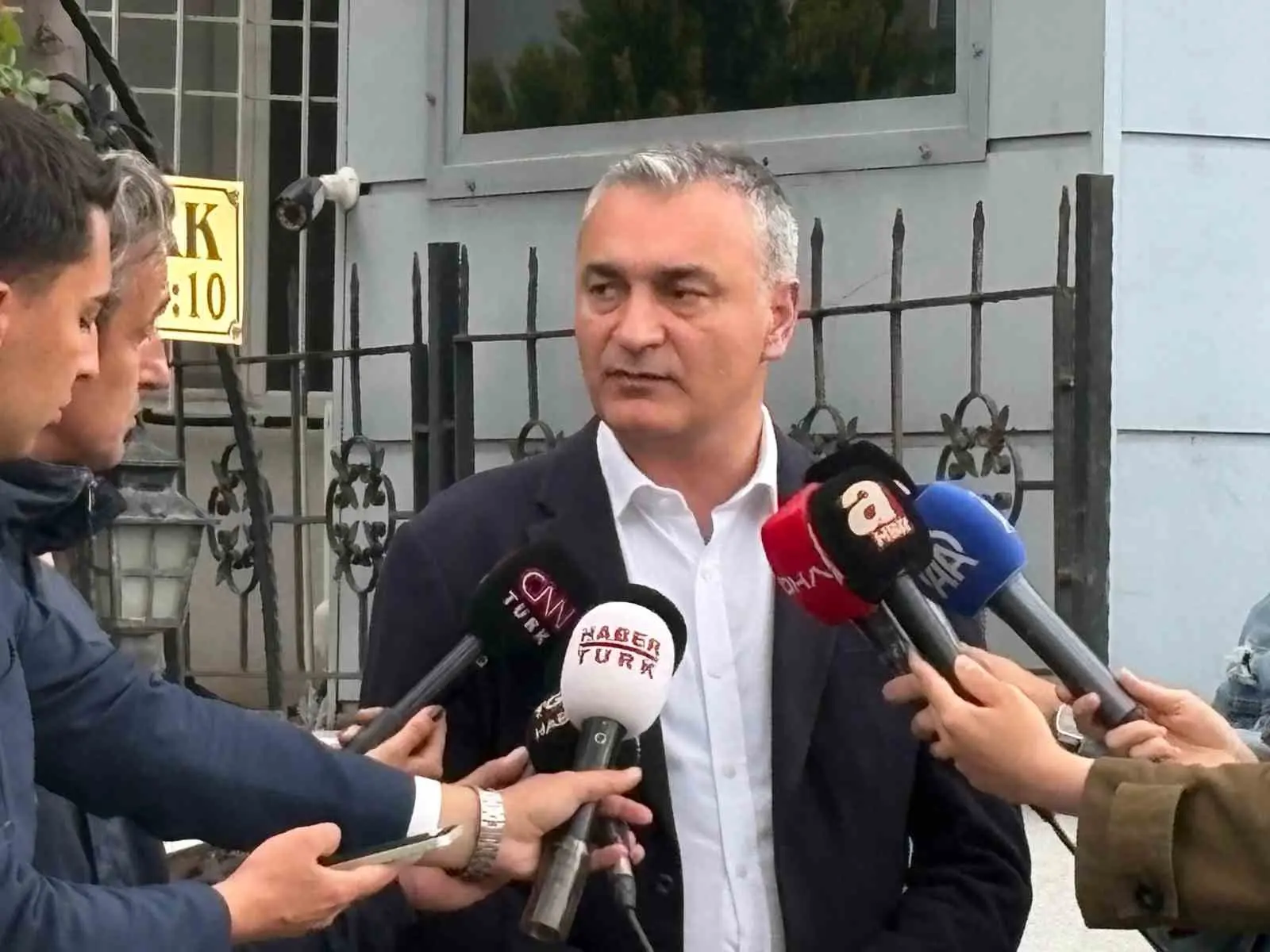 Eski Cumhuriyet Halk Partisi (CHP) Milletvekili Müslüm Sarı, “Partinin içi