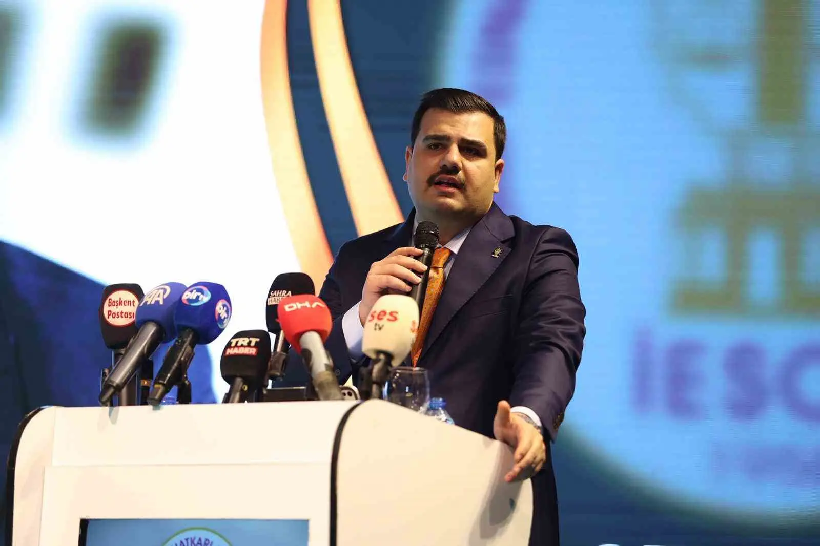 İzmir’de son günlerde gündeme gelen çevre yolunun özelleştirileceği ve ücretli