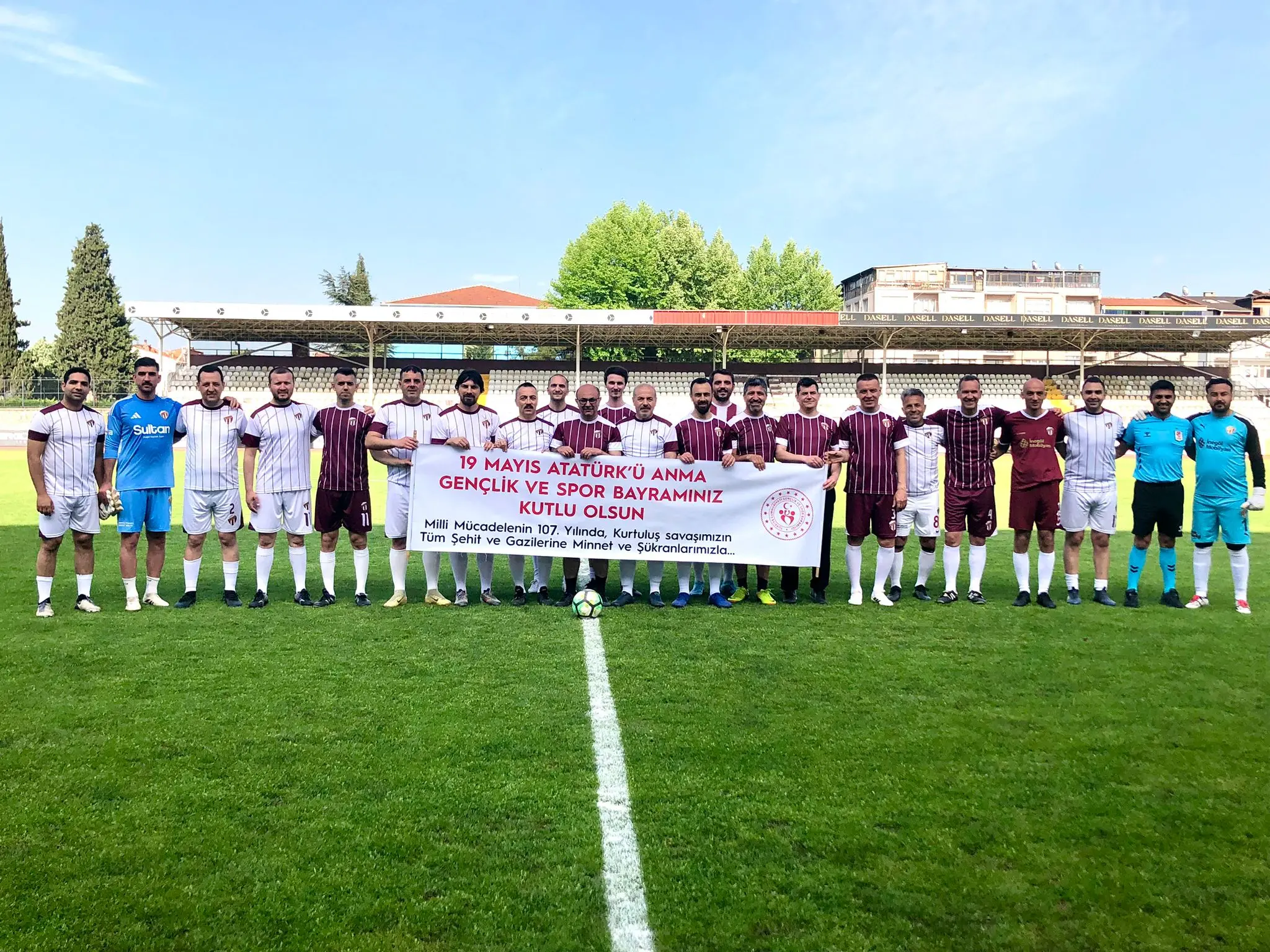 İnegöl Kaymakamı Eren Arslan’nın formasını giydiği Beyaz takım maçı 4-0