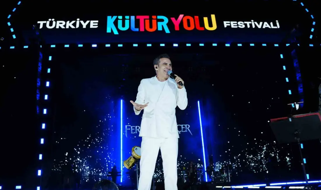 Manisa Kültür Yolu Festivali’nin açılış gününde sahne alan Ferhat Göçer,