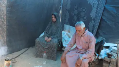İsrail’in Gazze Şeridi’ne yönelik saldırıları nedeniyle yerinden edilen Filistinlilerden Fayez