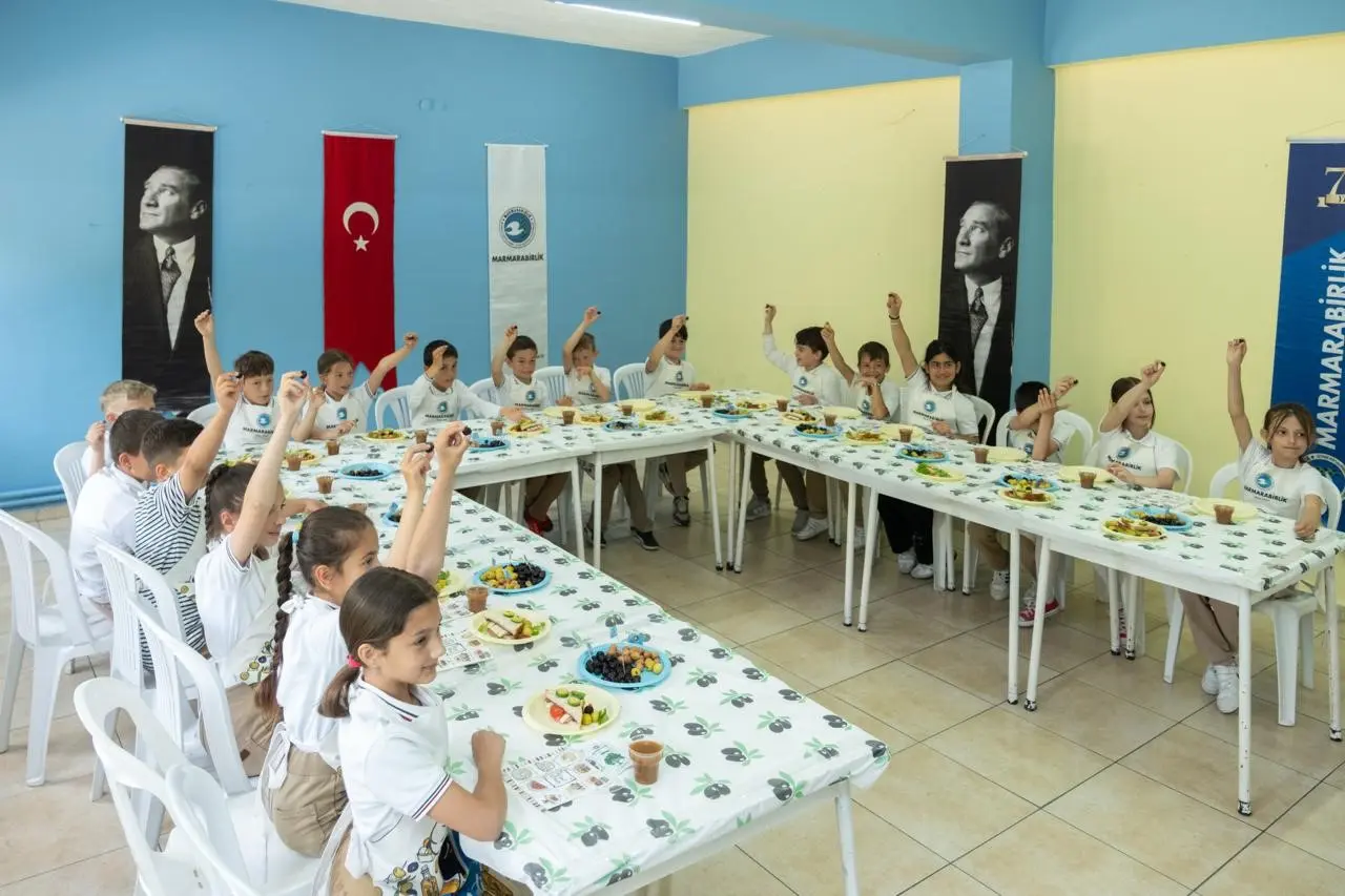 Marmarabirlik’in çocuklarda sağlıklı beslenme bilinci oluşturmak ve zeytin kültürünü gelecek