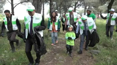 Bursa’da bir araya gelen öğrenciler, orman yangınlarına ve çevre kirliliğine