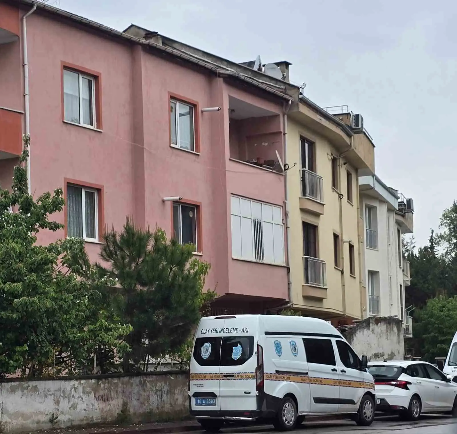 Bursa’nın İnegöl ilçesinde 46 yaşındaki öğretmen, yalnız yaşadığı evinde ölü