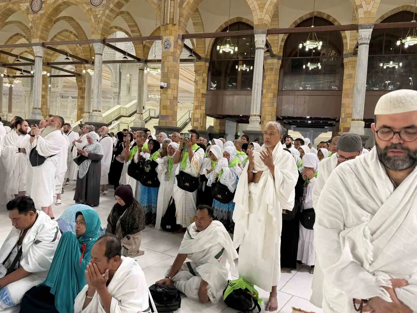 Hacı adayları kafilelerle her gün Mekke-i Mükerreme ve Medine-i Münevvere’ye