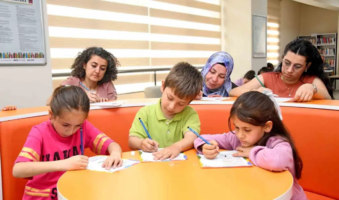 Osmangazi Belediyesi’nin düzenlediği “Hayatımın İlk Kütüphanesi Annem” etkinliği, anneler ve
