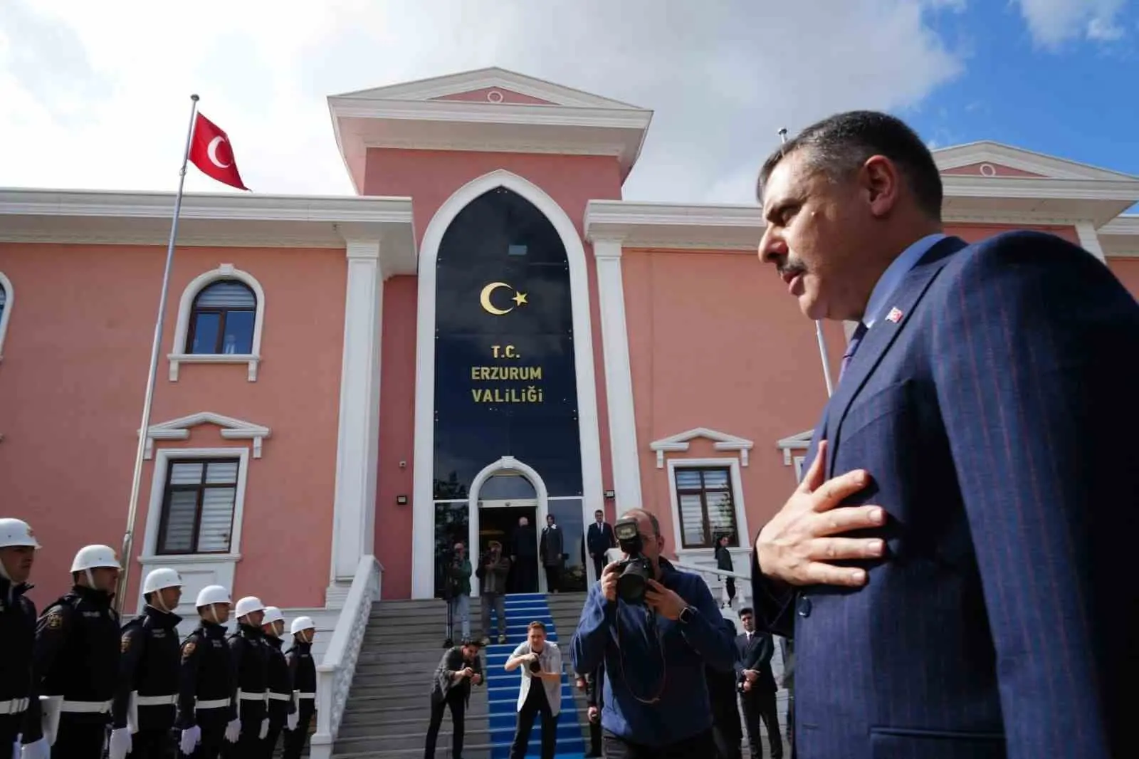 İçişleri Bakanı Mustafa Çiftçi, Erzurum Valiliğini ziyaret etti. Aşkale Geri