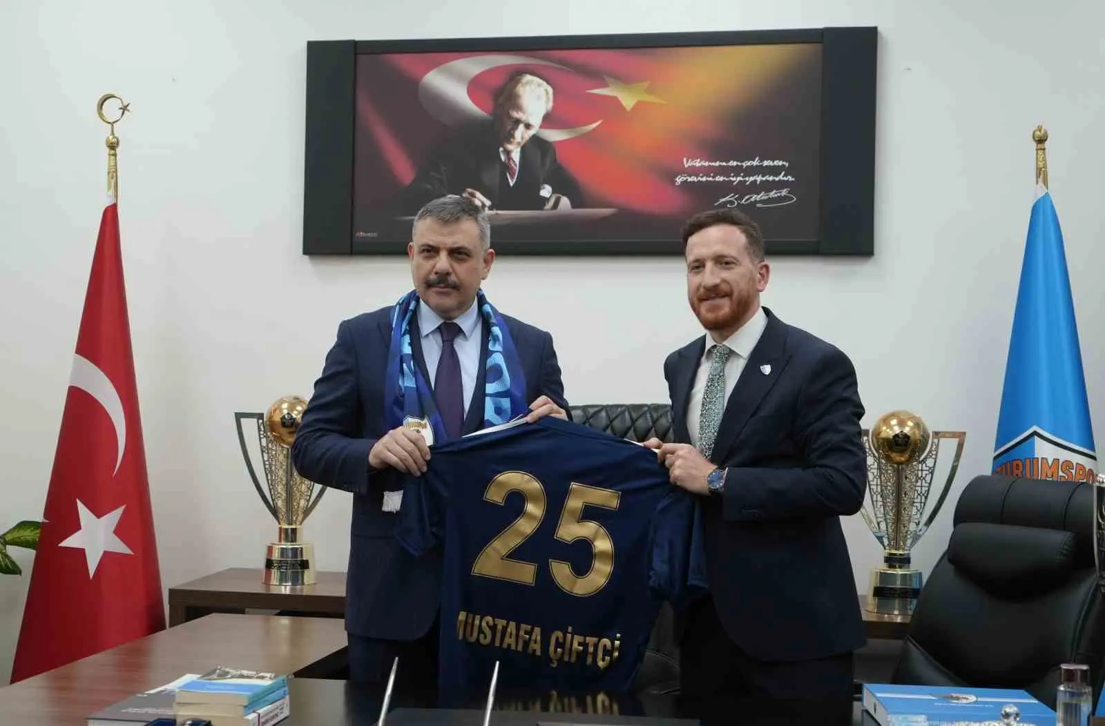 İçişleri Bakanı Mustafa Çiftçi, Süper Lig’e yükselen Erzurumspor FK’yı ziyaret