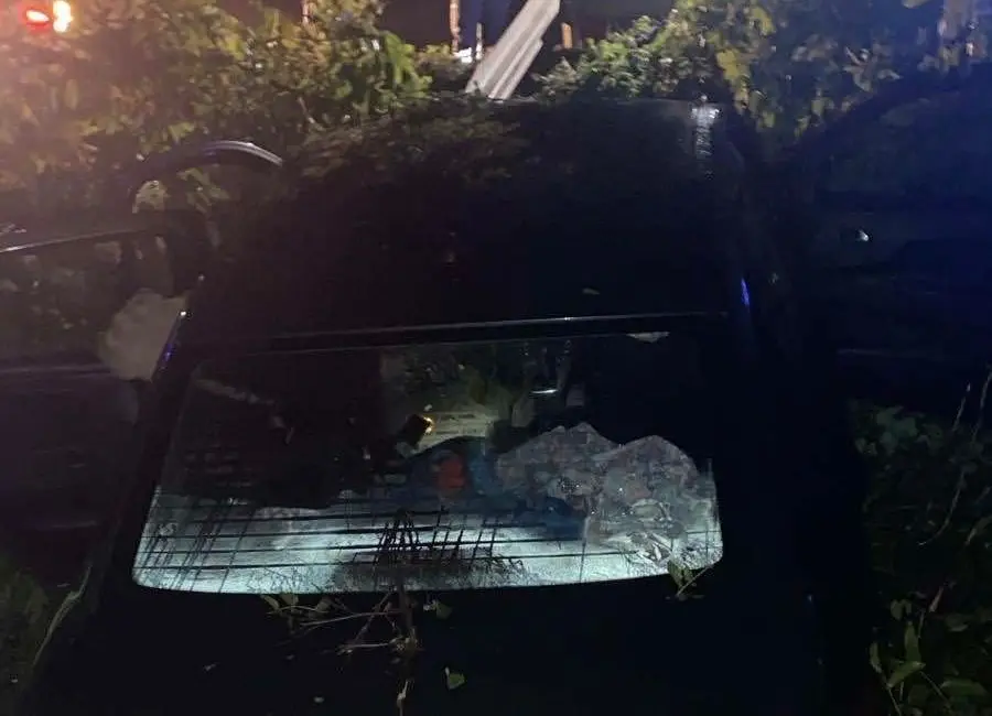 Bursa’nın İnegöl ilçesinde kontrolden çıkarak tarlaya uçan otomobildeki 4 kişi